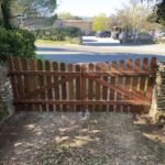 fabrication de portail en bois sur mesure isle sur la sorgue