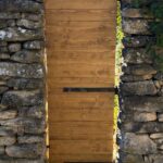 réalisation de porte en bois sur mesure isle sur la sorgue